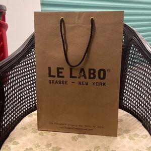 Le labo gift bag med size and newspaper